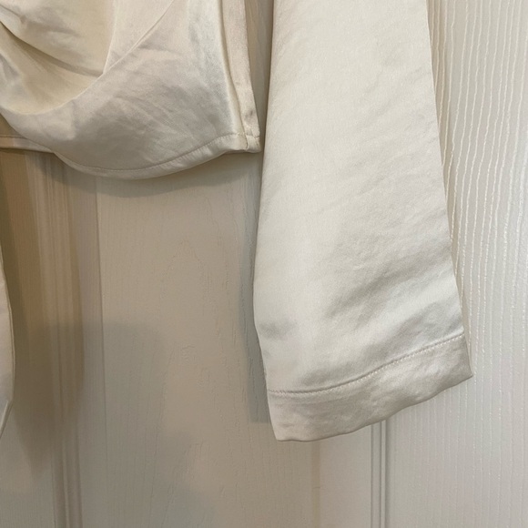 NWT Express Portofino crème color button down blouse top with tie front - Picture 10 of 11